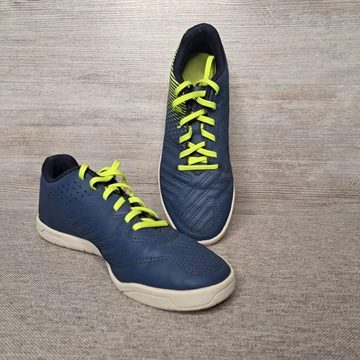 Decathlon Kipsta fiú teremcipő sötétkék-zöld 35