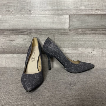 In extenso sötétszürke magassarkú cipő 40