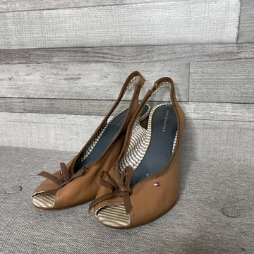 Tommy Hilfiger magassarkú szandál 41 Tommy Hilfiger magassarkú szandál 41