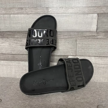 Pepe Jeans fekete papucs 40