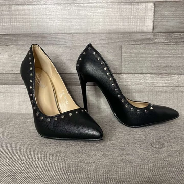 Mulanka fekete díszes magassarkú 37