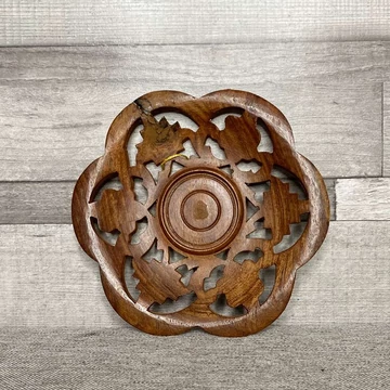 Faragott fa mécsestartó