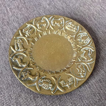 Réz horoszkópmintás dísztányér