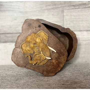 Antik faragott fa ládikó elefánt díszítéssel