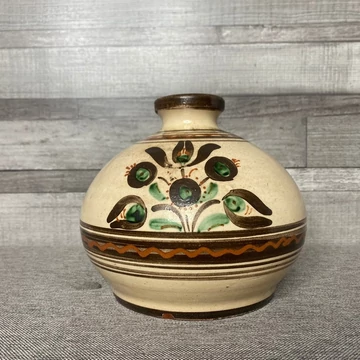 Népies cserépedény, váza