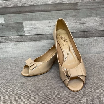 Lasocki bézs lakk magassarkú 40