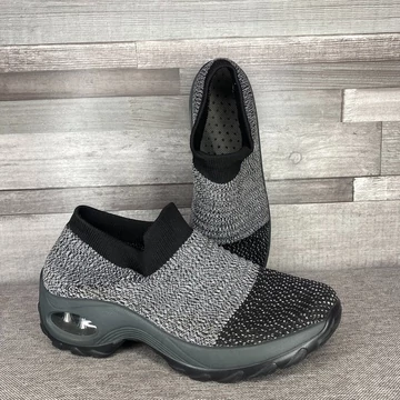 Gumis szürke-fekete cipő 40