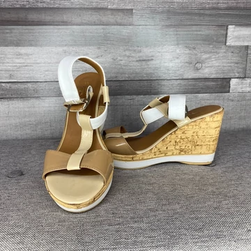 Tamaris magastalpú bézs szandál 36