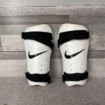 Nike lábszárvédő protector L