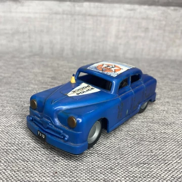 Retro Lemezgyár FJ13 rendőrautó