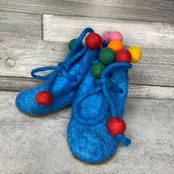 Kézműves nemezelt gyapjú bohó babacipő 18/19