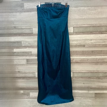 Izime kék pánt nélküli alkalmi ruha 36