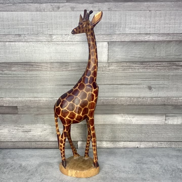 Kézzel faragott fa zsiráf szobor