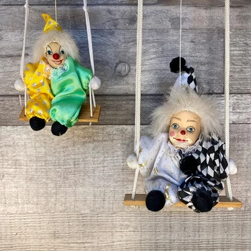 Hintázó porcelán bohóc szett