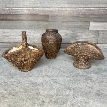 Korondi alapra festett egyedi technikájú dísz szett