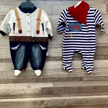 Sheriff és bandita baba rugi szett 3-6 hónaposra