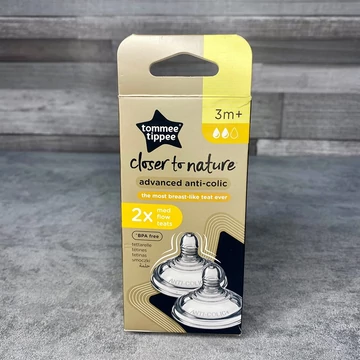 Tommee Tippee closer to nature anti-colic mell formájú cumisüveg cumi 3 hónapos kortól
