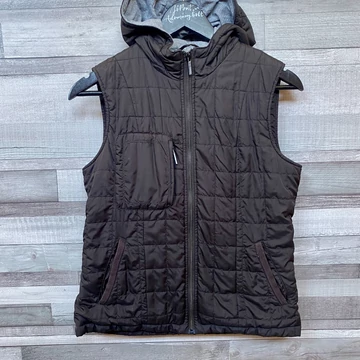 Tatuum fekete steppelt mellény 38