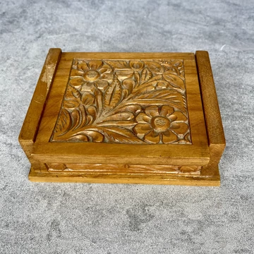 Vintage faragott fa dobozka