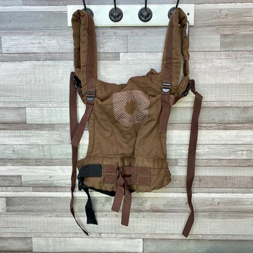 Barna csatos hordozókendő