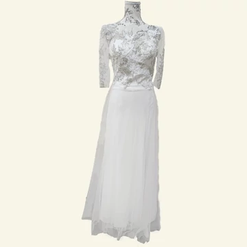 3/4-es ujjú csipkés, díszes esküvői ruha S