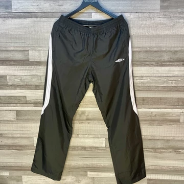 Umbro fekete-fehér unisex szabadidőnadrág M-L