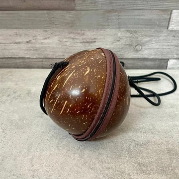 Csiszolt kókuszdióhéj táska