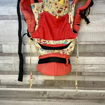 Gremese bagoly mintás csatos hordozókendő