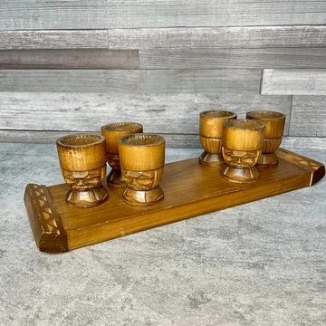 Faragott fa italos szett tálcán