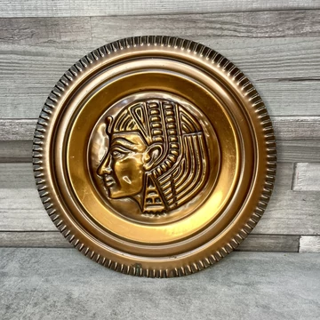 Réz dombornyomott fáraó mintás fali dísztányér
