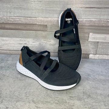 Bench fekete félcipő 39