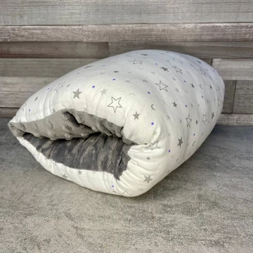 Kézre húzható szoptatós párna csillagmintával