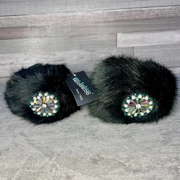 Uno Fashion accessories szőrmés, ékköves kesztyűre húzható dísz