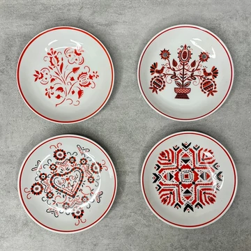 Hollóháza Hungary, Hollóházi porcelán piros-fekete mintás kisméretű fali dísztányérok
