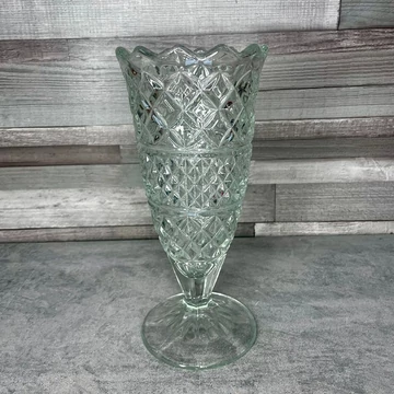 Retro fazettált talpas üveg váza