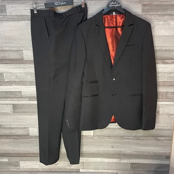 Fekete elegáns öltöny szett 46