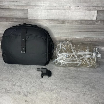 Quinny fekete babakocsi táska kiegészítővel