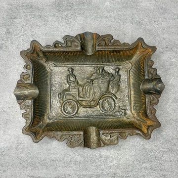 Antik öntöttvas hamutartó régi autó mintával