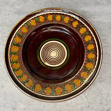 Népies jellegű mázas kis méretű falitányér