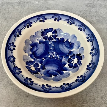 Kék festett fajansz fali dísztányér