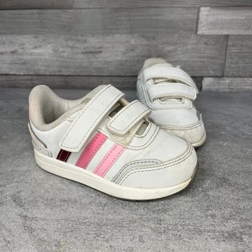 Adidas fehér kislány tépőzáras cipő 21