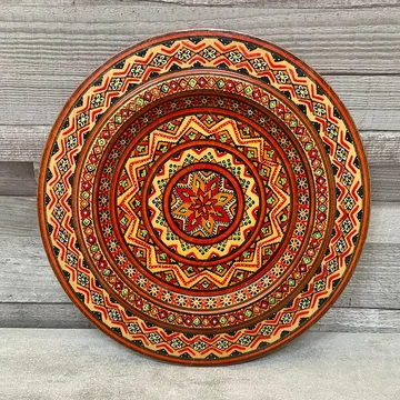 Népies mandala jellegű fa dísztányér