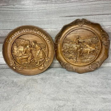 SIC Decore Main: Franche-Comté, szekeres régi falusi képábrázolással kézzel faragott fa fali dísztányérok