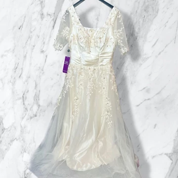 Grace Karin ivory meleg törtfehér színű fűzős alkalmi ruha 42