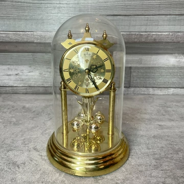 Meister-Quartz német díszes óra búrában