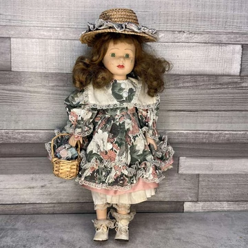 Virágárus porcelán baba