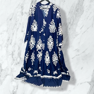 Sötétkék-fehér mintás női ruha 50