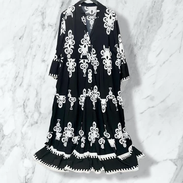 Fekete-fehér mintás női ruha 50