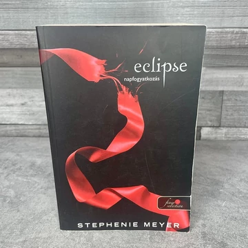 Stephenie Meyer: Eclipse, napfogyatkozás, könyv
