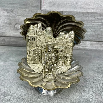 Ezüstözött Szent Santiago de Compostela szobor kagylótartóban